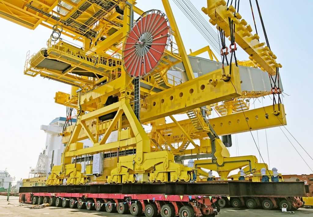 Mining - Ship loader ex China to Guinea - Loading operation in Qidong
