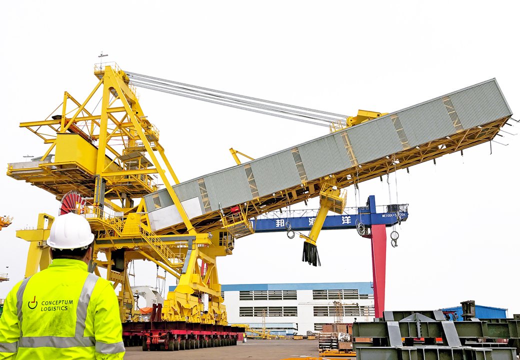 Mining - Ship loader ex China to Guinea - Loading operation in Qidong