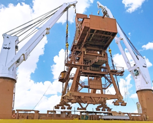 Mining - Ship loader ex Guinea to Belgium - Lifting operation in Ghent