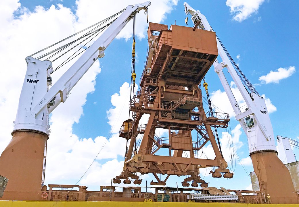 Mining - Ship loader ex Guinea to Belgium - Lifting operation in Ghent