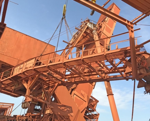 Mining - Ship loader ex Guinea to Belgium - Lifting operation in Kamsar